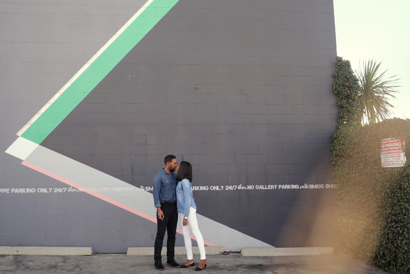 Los Angeles - Couple Portrait - Smog Shoppe - California Dreaming Mural - Holiday
